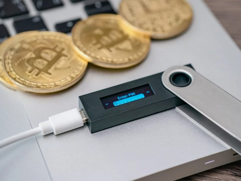 Почему крипто кошелек становится важнее биржи для новичка